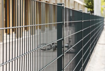 zalety plotow metalowych